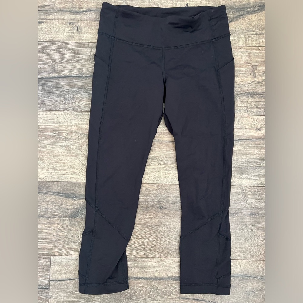 Lululemon black crop leggings with pockets size 6